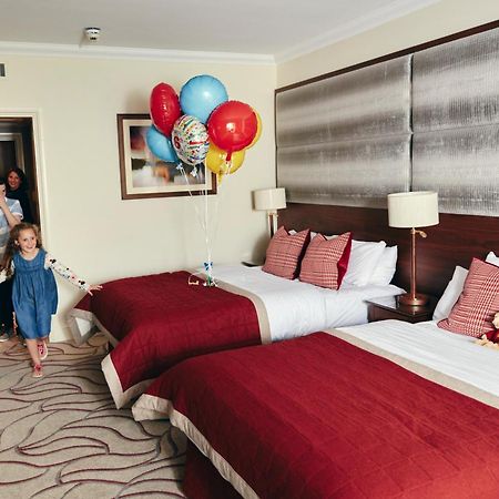 The Celtic Manor Resort Newport  Buitenkant foto Family room